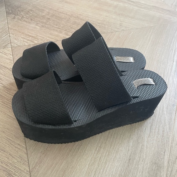 Beach Black Platform Sandals!!
Water resistant - Picture 4 of 4